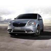 2014 Lancia Delta facelift and Voyager S unveiled ahead of Frankfurt debut