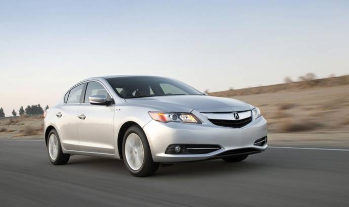 2014 Acura ILX Hybrid starts at 28.900 USD