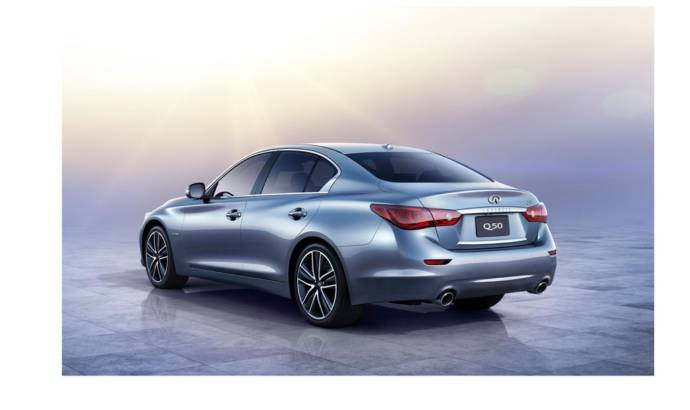 Infiniti Q50 updated with new 2.0 liter turbo Mercedes engine