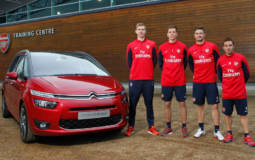 2014 Citroen C4 Grand Picasso gets tested by Arsenal football players