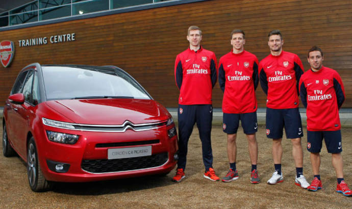 2014 Citroen C4 Grand Picasso gets tested by Arsenal football players