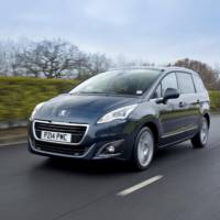 2014 Peugeot 5008 facelift gets detailed