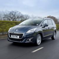 2014 Peugeot 5008 facelift gets detailed