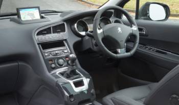 2014 Peugeot 5008 facelift gets detailed