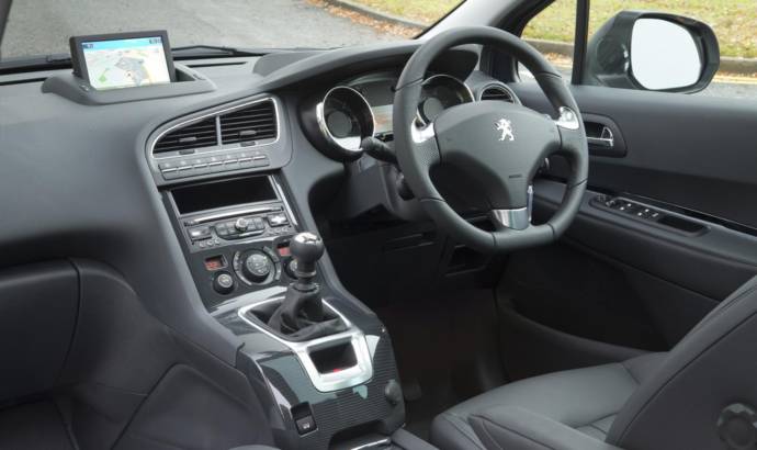 2014 Peugeot 5008 facelift gets detailed