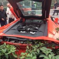 Lamborghini Aventador destroyed by a bus in China