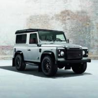 Land Rover Defender black and silver packs
