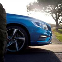 2014 Volvo V60 Plug-in Hybrid with R-Design package - Official pictures and details