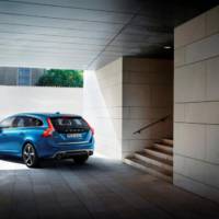 2014 Volvo V60 Plug-in Hybrid with R-Design package - Official pictures and details