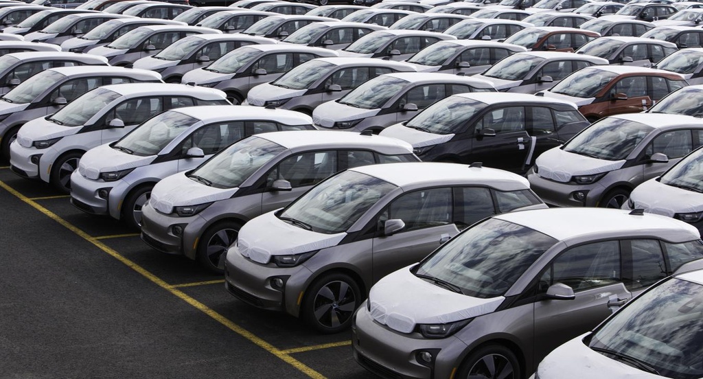 BMW i3 delivered to first US customer