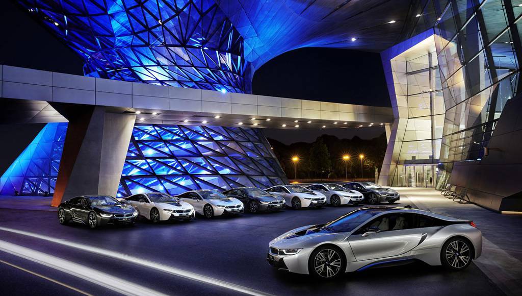BMW i8 delivered to its first clients