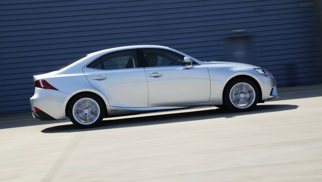 Lexus IS300 h Executive Edition revealed