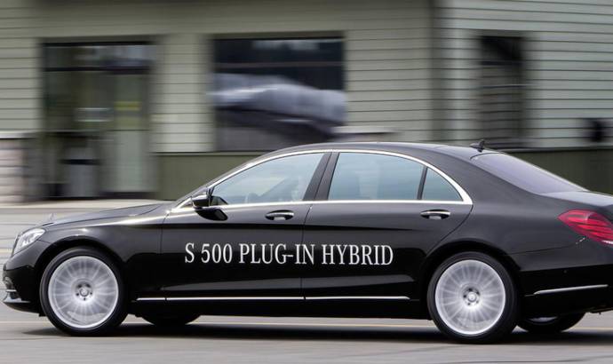 Mercedes S500 Plug-in Hybrid promotes F1 technology