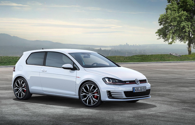 Volkswagen Golf GTI Performance review by Evo