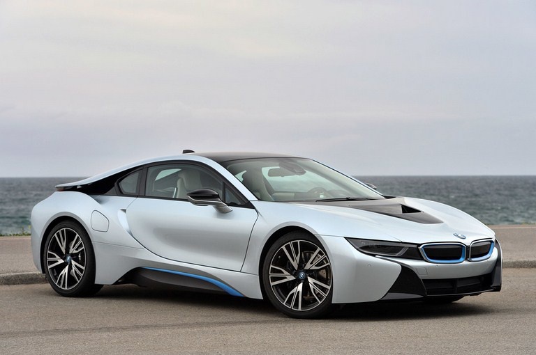 2015 BMW i8 US review by Motor Trend