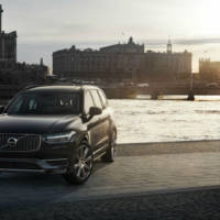 2015 Volvo XC90 official photos and details