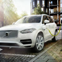 2015 Volvo XC90 official photos and details