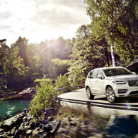 2015 Volvo XC90 official photos and details