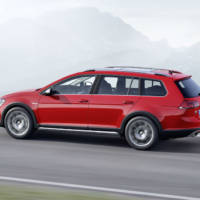 Volkswagen Golf Alltrack introduced ahead of Paris Motor Show