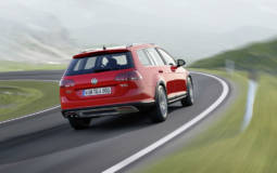 Volkswagen Golf Alltrack introduced ahead of Paris Motor Show