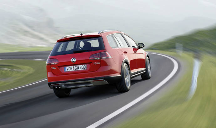 Volkswagen Golf Alltrack introduced ahead of Paris Motor Show