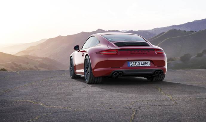 2015 Porsche 911 GTS first photos and details