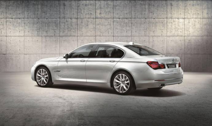BMW Hybrid 7 Individual Edition offered in japan