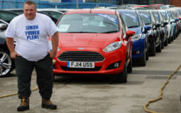 Brit tows away 14 cars for a new world record