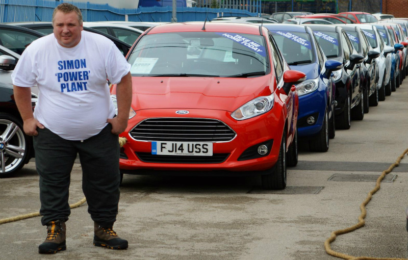 Brit tows away 14 cars for a new world record