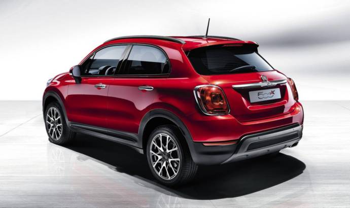 Fiat 500X crossover introduced in Paris