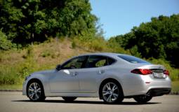 2015 Infiniti Q70 UK prices announced