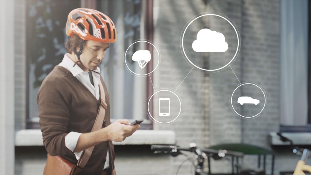 Volvo cyclist anti-collision warning system detailed