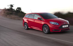 Ford Focus ST Wagon driven on circuit