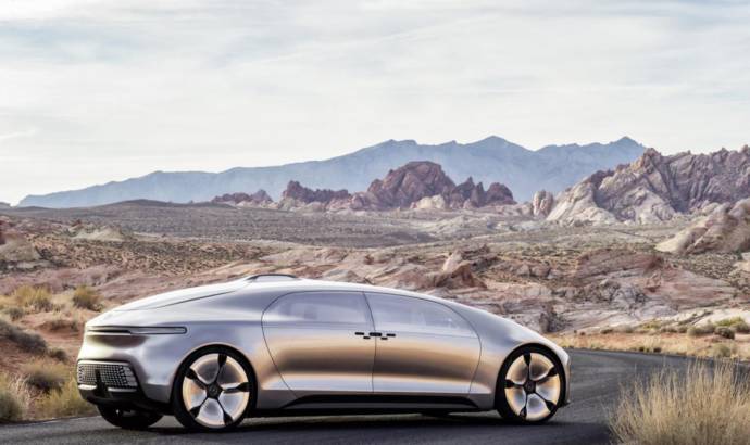 Mercedes-Benz F 015 Luxury in Motion concept revealed at 2015 CES