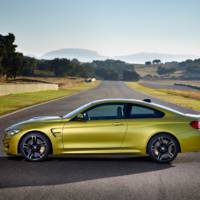 BMW M4 tackles the new Lexus RC F on a circuit
