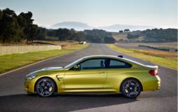 BMW M4 tackles the new Lexus RC F on a circuit