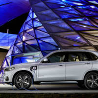 BMW X5 xDrive40e - Official pictures and details