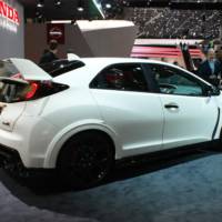 Geneva 2015 - Honda Civic Type R flexes its muscles