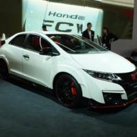 Geneva 2015 - Honda Civic Type R flexes its muscles