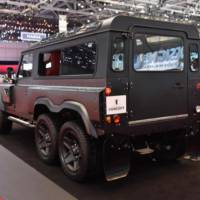 Land Rover Defender Flying Huntsman by Kahn Design is the ultimate off-roading machine