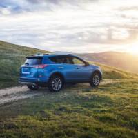 2016 Toyota RAV4 Hybrid unveiled