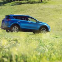 2016 Toyota RAV4 Hybrid unveiled