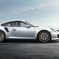 Porsche 911 Turbo S tested on track