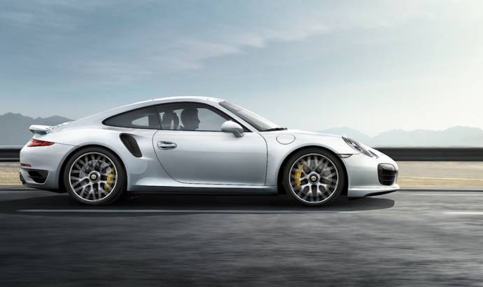 Porsche 911 Turbo S tested on track