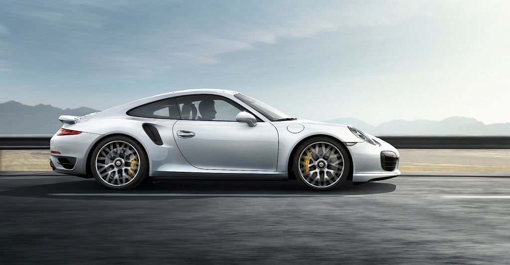 Porsche 911 Turbo S tested on track