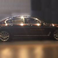 2016 BMW 7-Series side profile - Spy picture