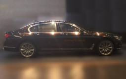 2016 BMW 7-Series side profile - Spy picture
