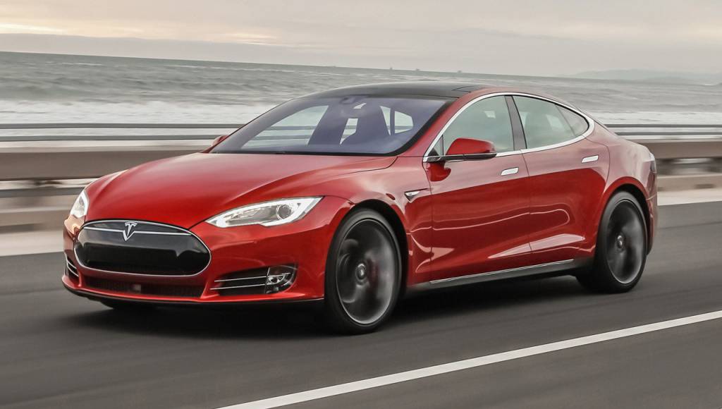 Drag race: Tesla Model S vs Porsche Panamera
