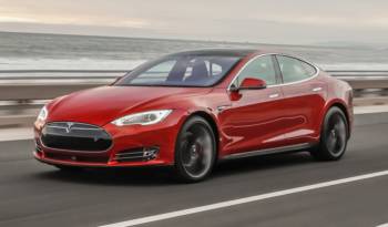 Drag race: Tesla Model S vs Porsche Panamera