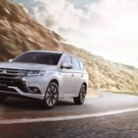 2016 Mitsubishi Outlander PHEV facelift introduced